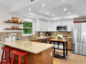 1137 Vía Coronel in Palos Verdes Estates, CA - Building Photo - Building Photo