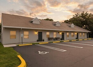 5213 Wallis Rd in West Palm Beach, FL - Building Photo - Building Photo