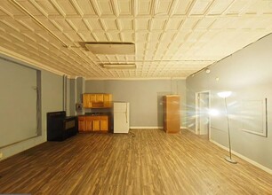 245 S Hanson St in Philadelphia, PA - Building Photo - Interior Photo