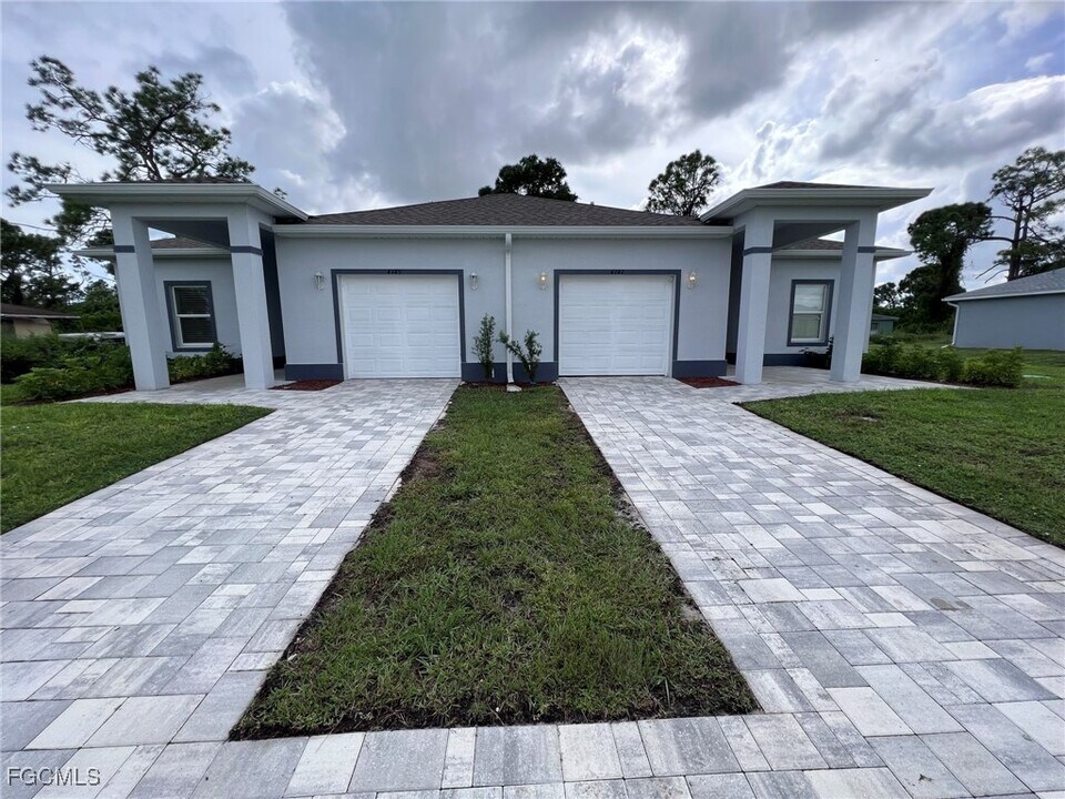 4745-4747 27th St SW in Lehigh Acres, FL - Building Photo
