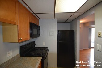 1243 Beacon St, Unit 2D in Brookline, MA - Building Photo - Building Photo