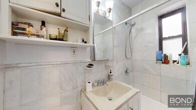 163 W 17th St in New York, NY - Building Photo - Building Photo