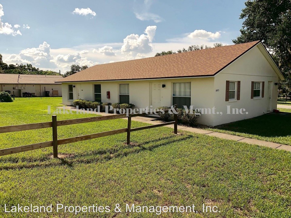 5801 Charlton Dr in Lakeland, FL - Building Photo
