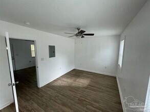107 Holmes Dr in Pensacola, FL - Building Photo - Building Photo