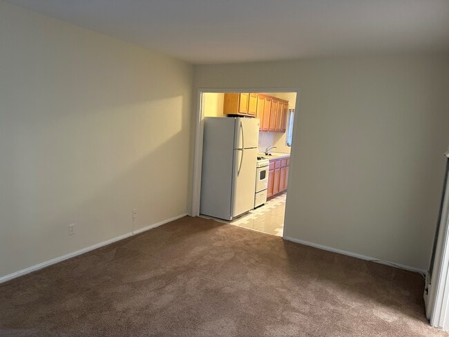 131 N Pass Ave, Unit A in Burbank, CA - Foto de edificio - Building Photo
