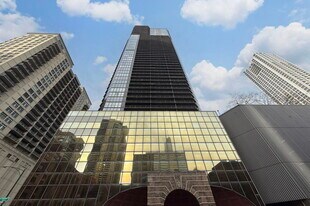 10 E Ontario St in Chicago, IL - Building Photo