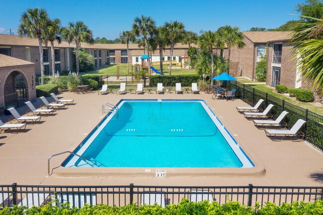 Laurel Pointe