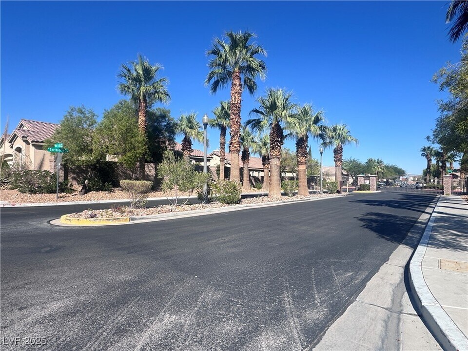 7367 Moores Mill Ct in Las Vegas, NV - Building Photo