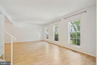 9909 Hemlock Woods Ln in Burke, VA - Building Photo - Building Photo