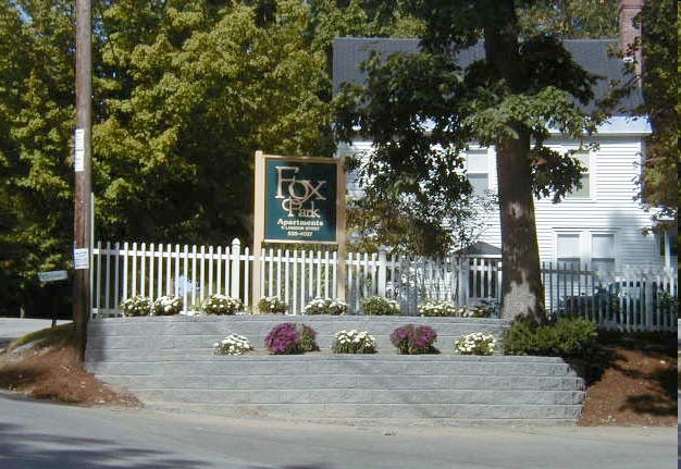 Fox Park in Plymouth, NH - Foto de edificio - Building Photo