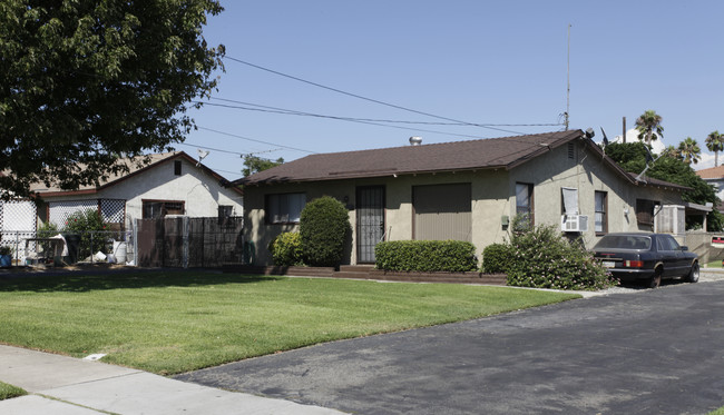 9205-9219 Olive St in Fontana, CA - Building Photo - Building Photo