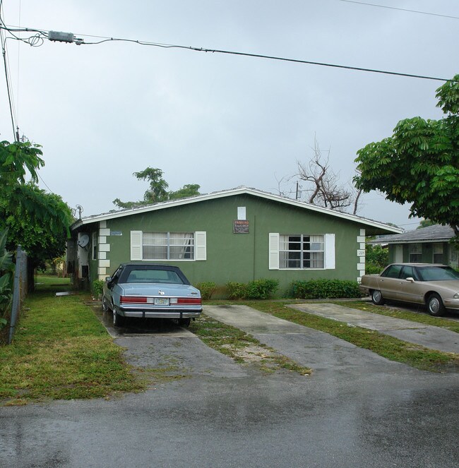 201-205 NW 17th St in Fort Lauderdale, FL - Foto de edificio - Building Photo