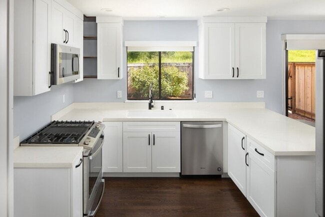 42 Oakcrest Dr in San Rafael, CA - Building Photo - Building Photo