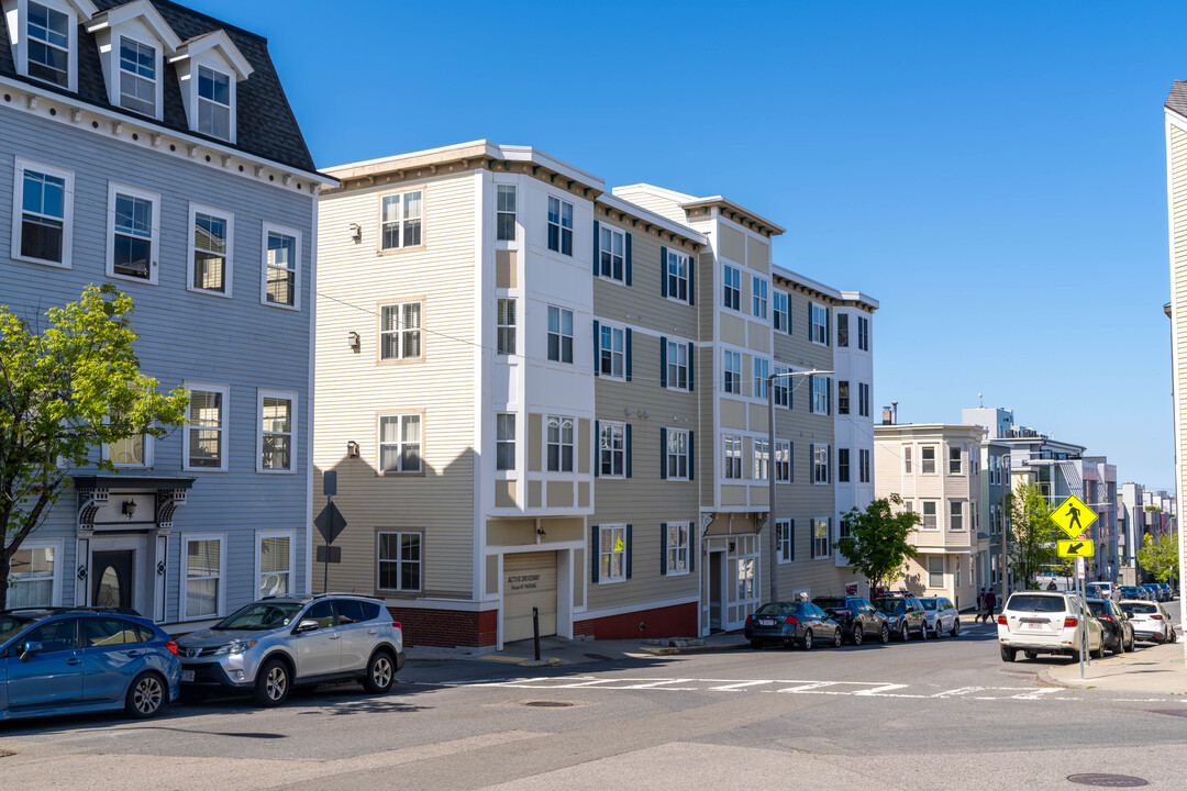 39 Dorchester St in Boston, MA - Foto de edificio