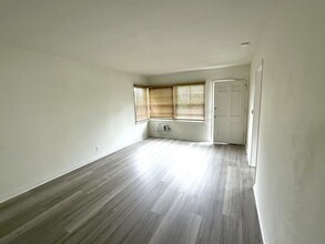 5624 Hazeltine Ave, Unit 5624 in Van Nuys, CA - Building Photo - Building Photo