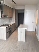 1 Yorkville Ave in Toronto, ON - Building Photo - Building Photo