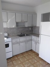 1038 11th St-Unit -11 in Miami Beach, FL - Building Photo - Building Photo