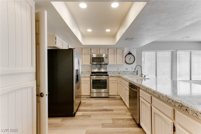 property at 2076 Heritage Oaks St