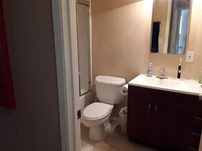 7460 Batista St, Unit Bedroom 1 in San Diego, CA - Foto de edificio - Building Photo