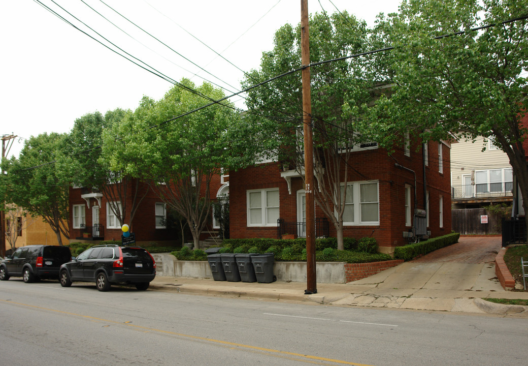 3112 Bowen St in Dallas, TX - Foto de edificio