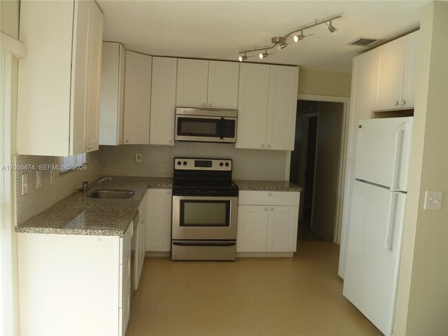 6580 Grant St in Hollywood, FL - Building Photo - Building Photo