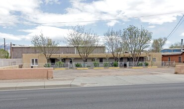 3722 2nd St NW in Albuquerque, NM - Foto de edificio - Building Photo