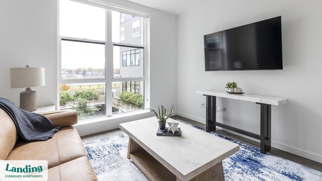 1055 N Anchor Way in Portland, OR - Foto de edificio - Building Photo