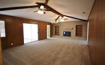 726 Ridge Crest Dr in Duncanville, TX - Building Photo - Building Photo