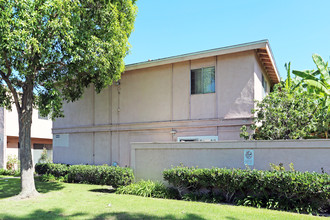 14302 Village Way in Westminster, CA - Building Photo - Building Photo