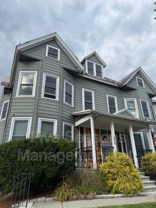 258 Pearl St in Burlington, VT - Foto de edificio
