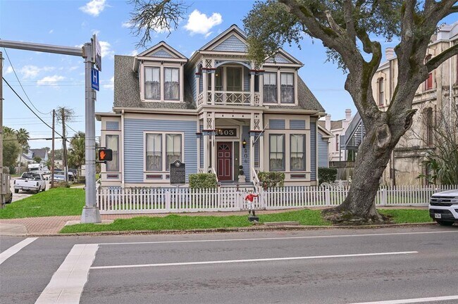 1403 Broadway Avenue J in Galveston, TX - Building Photo - Building Photo