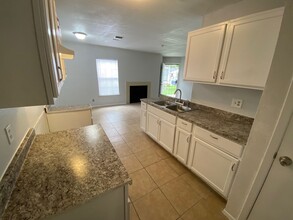 5927 Fairshire Dr in San Antonio, TX - Building Photo - Building Photo