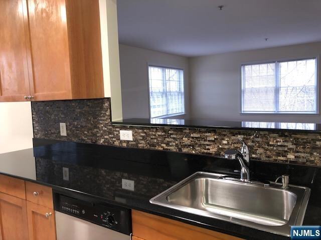 333 Willow St, Unit 104 in Teaneck, NJ - Building Photo - Building Photo