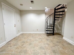 1210 E Broadway in Louisville, KY - Building Photo - Building Photo