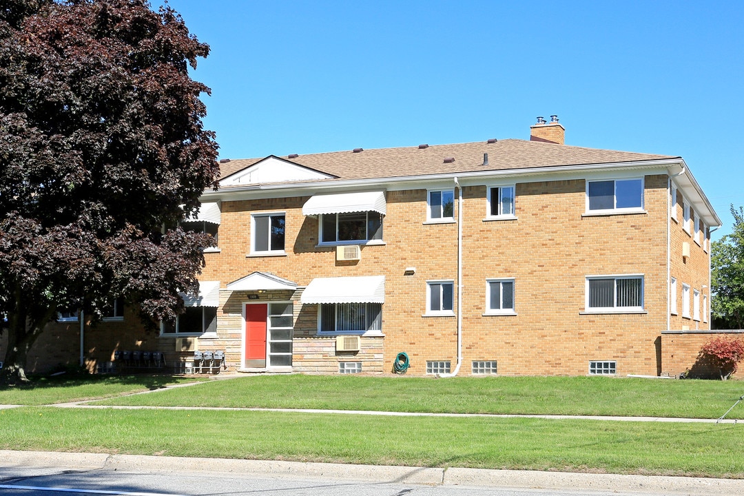 1909 Gardenia Ave in Royal Oak, MI - Building Photo