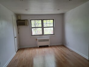 148 Vanderburgh Ave, Unit 148B Vanderburgh in Rutherford, NJ - Foto de edificio - Building Photo