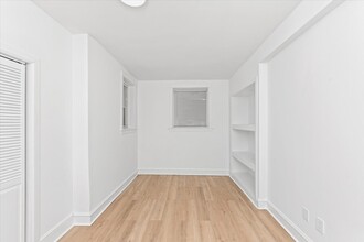 1042 N Kedzie Ave, Unit G in Chicago, IL - Building Photo - Building Photo