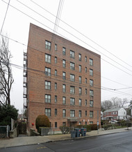 231 E Prospect Ave in Mount Vernon, NY - Building Photo - Building Photo