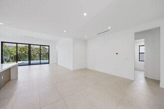 655 Kingsbridge St in Boca Raton, FL - Building Photo - Building Photo