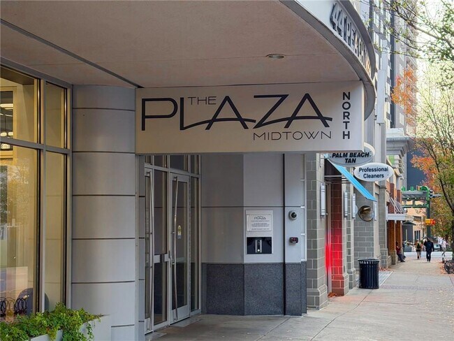 44 Peachtree Pl NE in Atlanta, GA - Foto de edificio - Building Photo