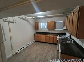 1131 Commonwealth Ave, Unit A in Boston, MA - Building Photo - Building Photo