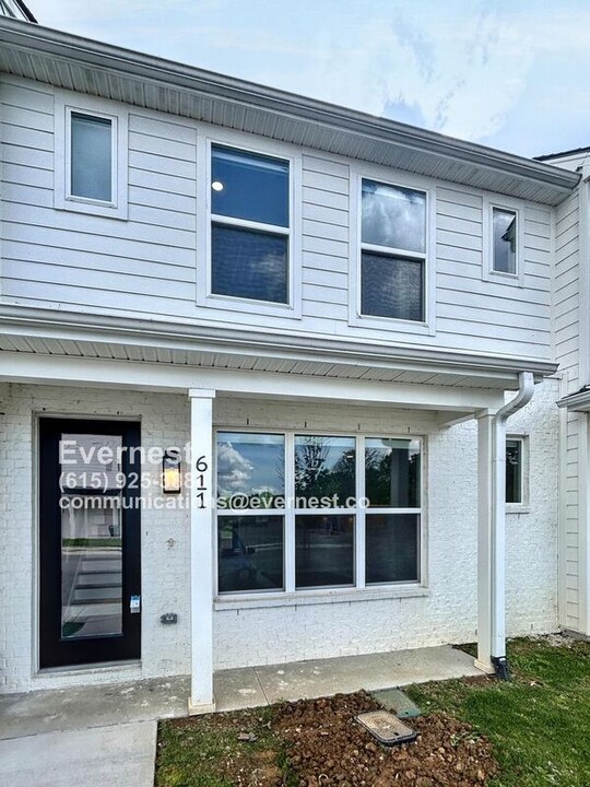611 Mason Ward Pl in Lebanon, TN - Building Photo
