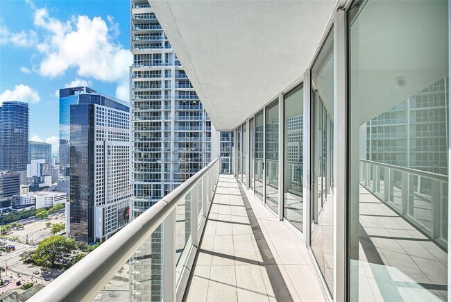 475 Brickell Ave, Unit 3113 in Miami, FL - Building Photo - Building Photo