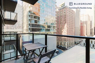 535 N St Clair St in Chicago, IL - Building Photo - Building Photo