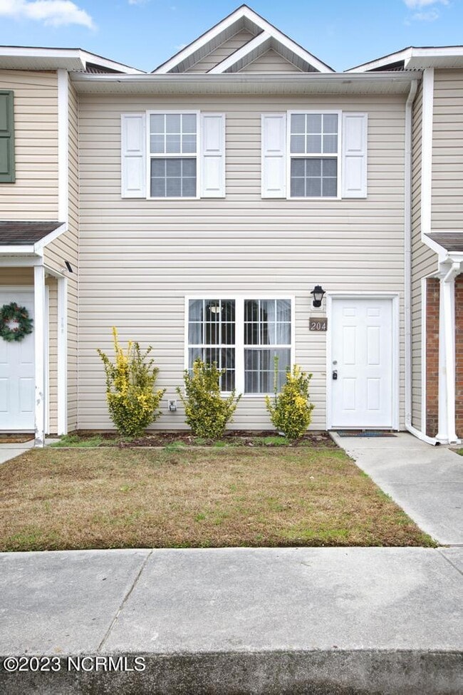 204 Pinegrove Ct