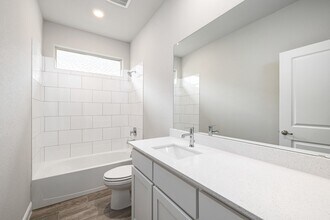 180 Tanager Dr in Rhome, TX - Foto de edificio - Building Photo