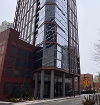 350 N Canal St in Chicago, IL - Building Photo