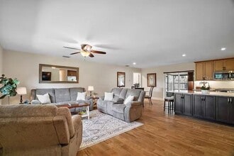 33736 E Lake Joanna Dr in Eustis, FL - Building Photo - Building Photo