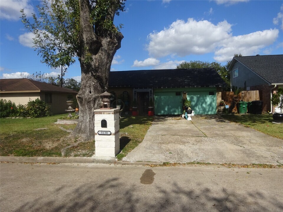5130 Wickview Ln in Houston, TX - Building Photo