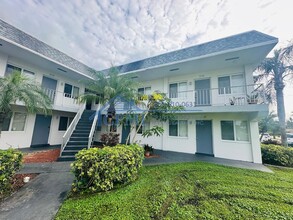 1200 Broadway in Lantana, FL - Foto de edificio - Interior Photo